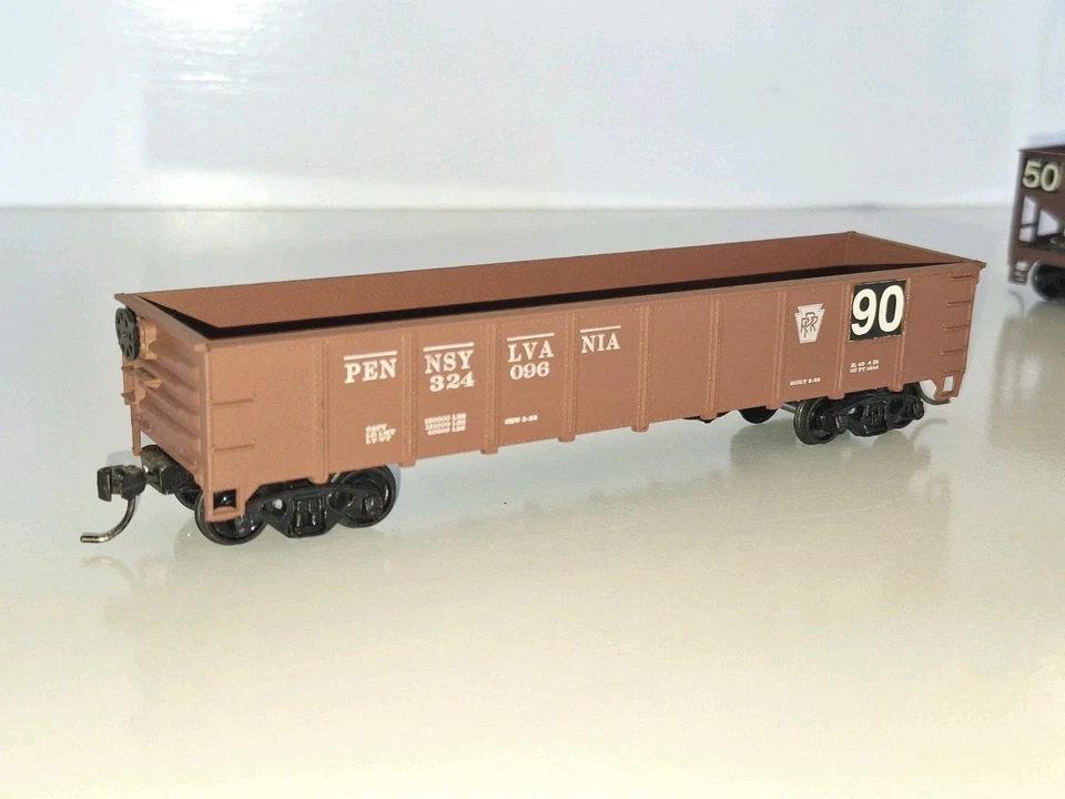 Roundhouse Hopper wagons x 2 for PRR. Good overall cond. No Box. HO Scale - Image 2 of 4