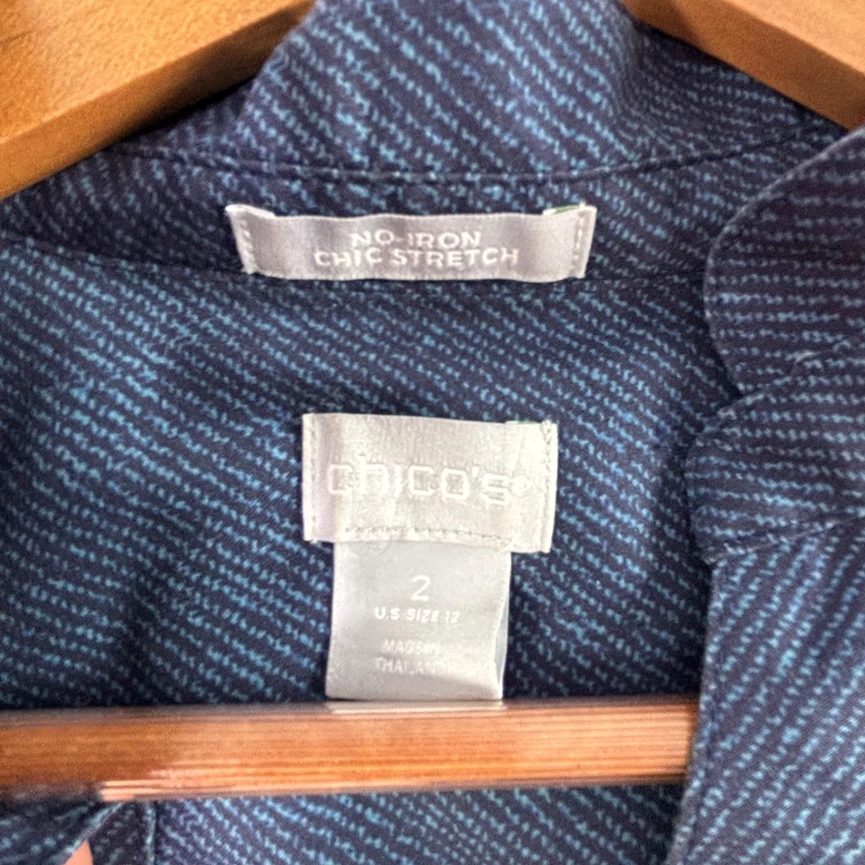 Blusa túnica floral elástica sin planchar look vaquero talla 2 (12) de Chico's con lengüeta enrollable Foto 4 de 4