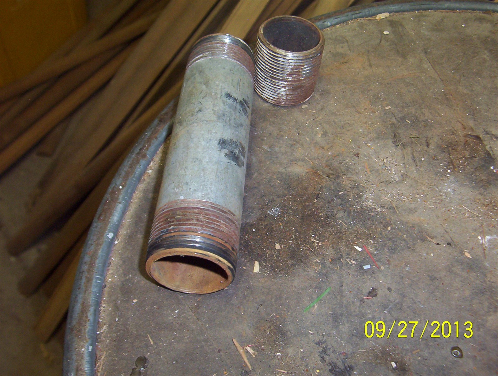 BLACK IRON PIPE FITTING/ 1 1/4" NIPPLES(2)