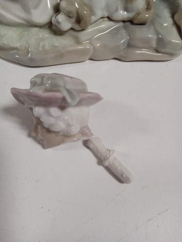 Large Lladro Romantic Couple Lovers Eat Feeding Grapes "See Pics For Details" # - Picture 4 of 9