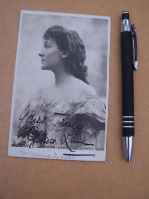 Grace Lane Autogramm Signatur ( Code J21 ) bitte nach unten scrollen