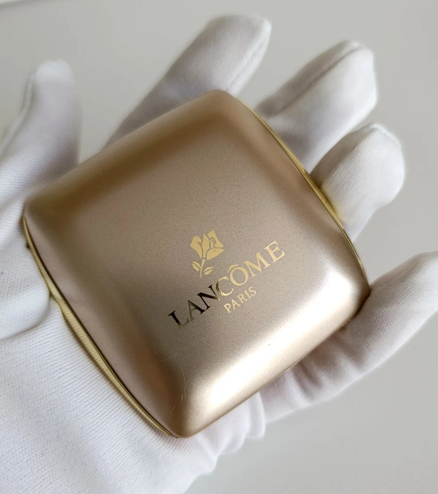 Protector solar compacto matificante Lancome Paris en polvo maquicake UV Francia Foto 2 de 4