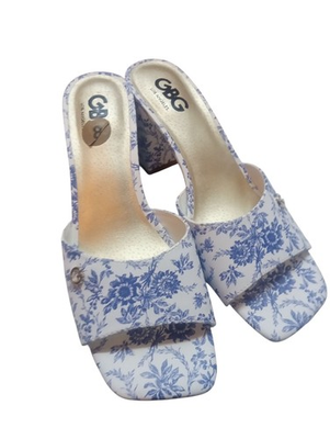 #ad #ad GBG Los Angeles Gravania R Heel Sandals Blue White Floral Women’s Size 8 NEW $16.00