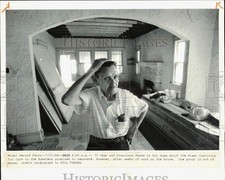 1988 Press Photo Francisco Perez in his unfinished home on NW 30th Street, Miami