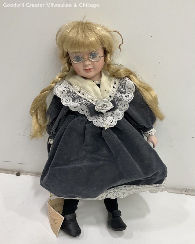 Vintage 1991 Victorian Treasures Genuine 16" Porcelain Doll