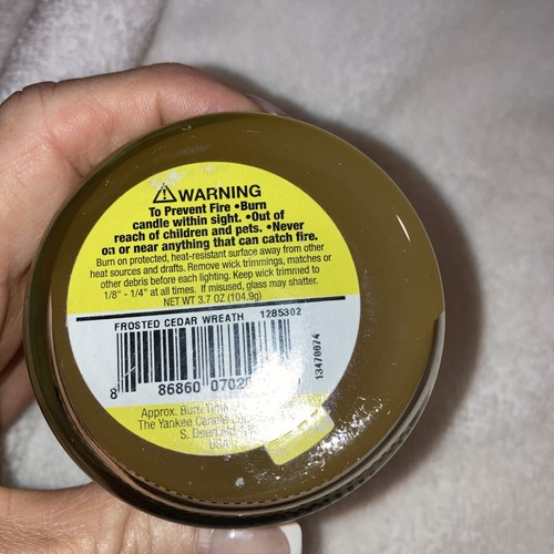 Yankee Candle Frosted Cedar Wreath RARE Retired Jar Candle 3.7 Brand New Unused! - Picture 5 of 11
