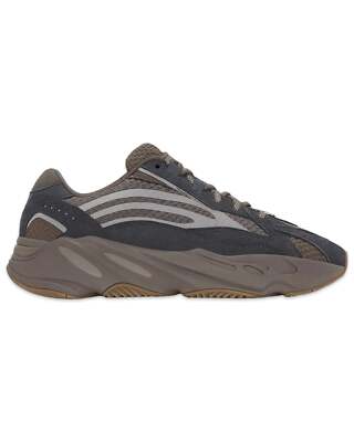 Yeezy 700 V2 in Mauve
