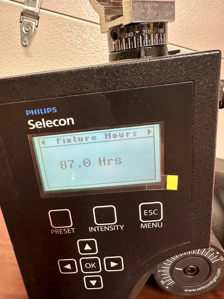 Philips Selecon PL1 RGBW LED Luminaire 90-264 VAC 1.91A 50/60hz - Image 4 of 4