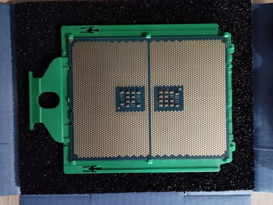 AMD EPYC™ 7402 Processor - 24C/48T - Clock: Up to 3.35GHz - SP3 - 180W - Immagine 2 di 4