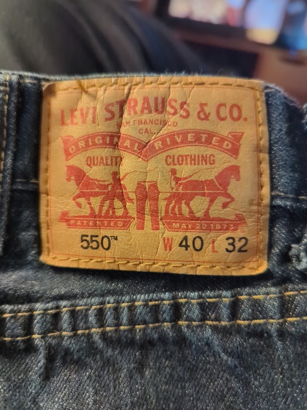 Vintage Levi's Men's 550 Relaxed Fit Red Tab made in USA Jeans 40 X 32