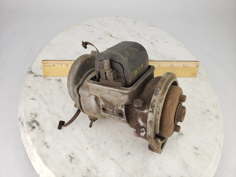 Antiguo tractor IH Farmall Cub International Harvester J4 Magneto de colección Foto 2 de 4