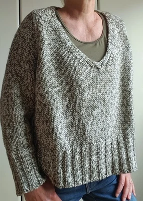 weiter Pullover von Zara, Gr. M; khaki, offwhite; V-Ausschnitt - Bild 1 von 4