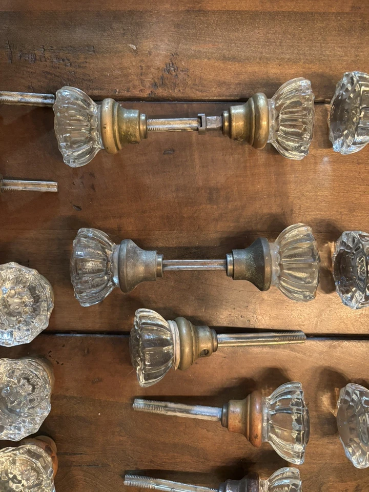 Antiguo Lote De Colección 12 Puntos Cristal Vidrio Latón Perilla Puerta Plomo Salvamento 24 Perillas Foto 3 de 4