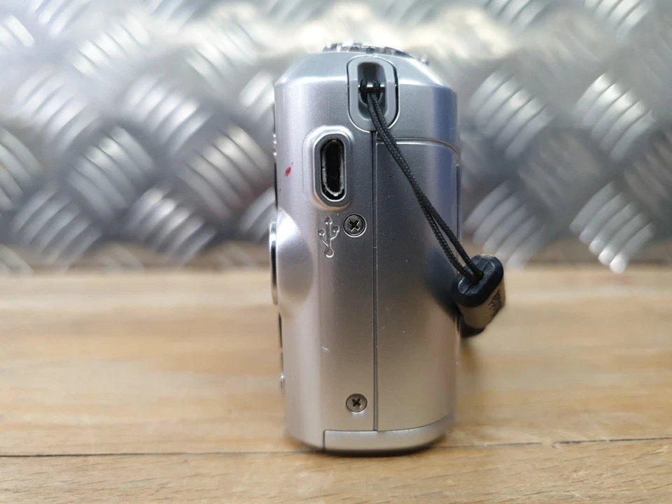 Kodak 14MP Digital Camera 5x Zoom EasyShare C195 Silver  - Image 4 of 4