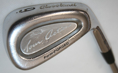 Cleveland Tour Action TA3 9 Eisen mit Dynamic Gold R300 Regular Flex Stahlschaft