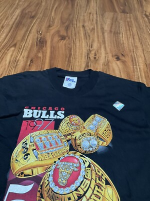 1997年1998年シカゴブルズ優勝記念新聞、ビデオ、指輪、Tシャツセット Pro Player Vtg 90s NBA Chicago Bulls Championship Ring Shirt NEW W