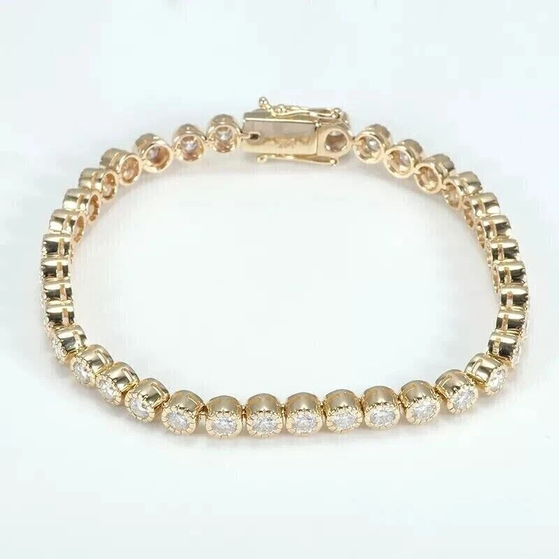 Conjunto de brazalete de tenis con bisel de diamantes de corte redondo de 6 quilates en oro amarillo de 14 quilates Foto 2 de 4