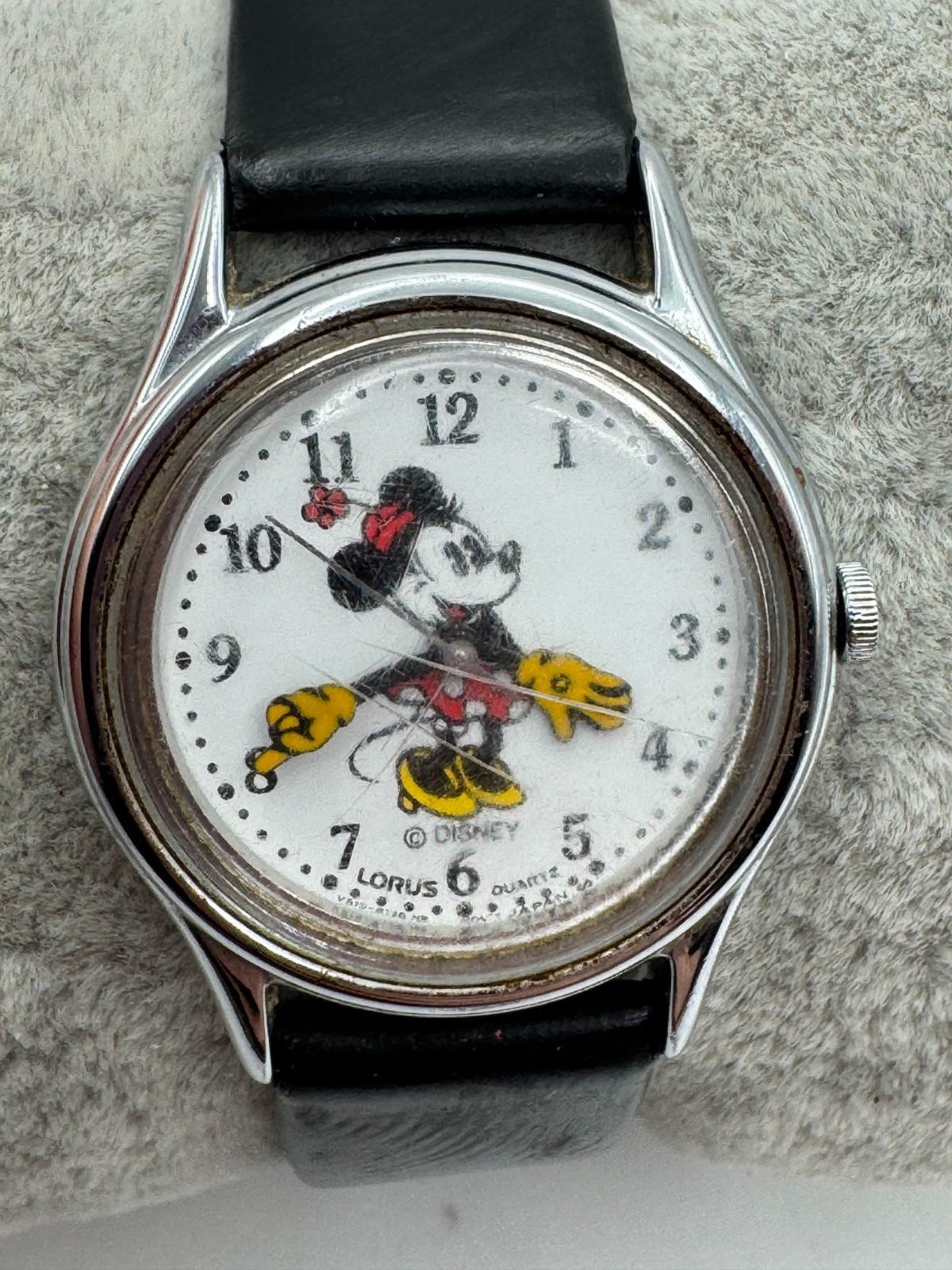 Vintage Ladies Lorus Disney Minnie Mouse V515-6080 Silver Tone Quartz Watch