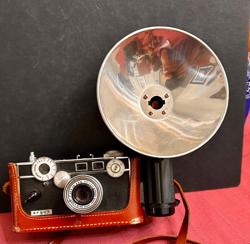Argus C3 ,35mm rangrfinder camera =flash,50mm 3.5 lens,1939-1966 produced