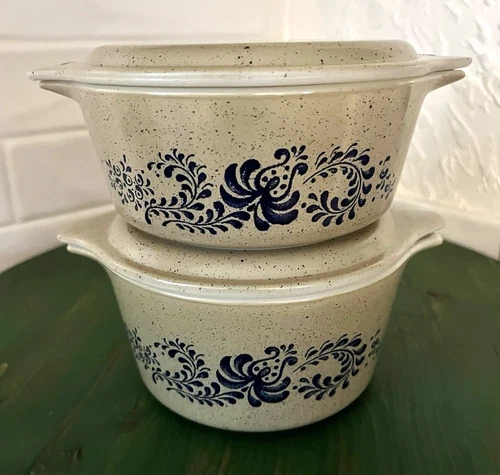 1970s Vintage Pyrex Homestead Set of 2 Nesting Casserole Bowls 1.5-pint 1 quart