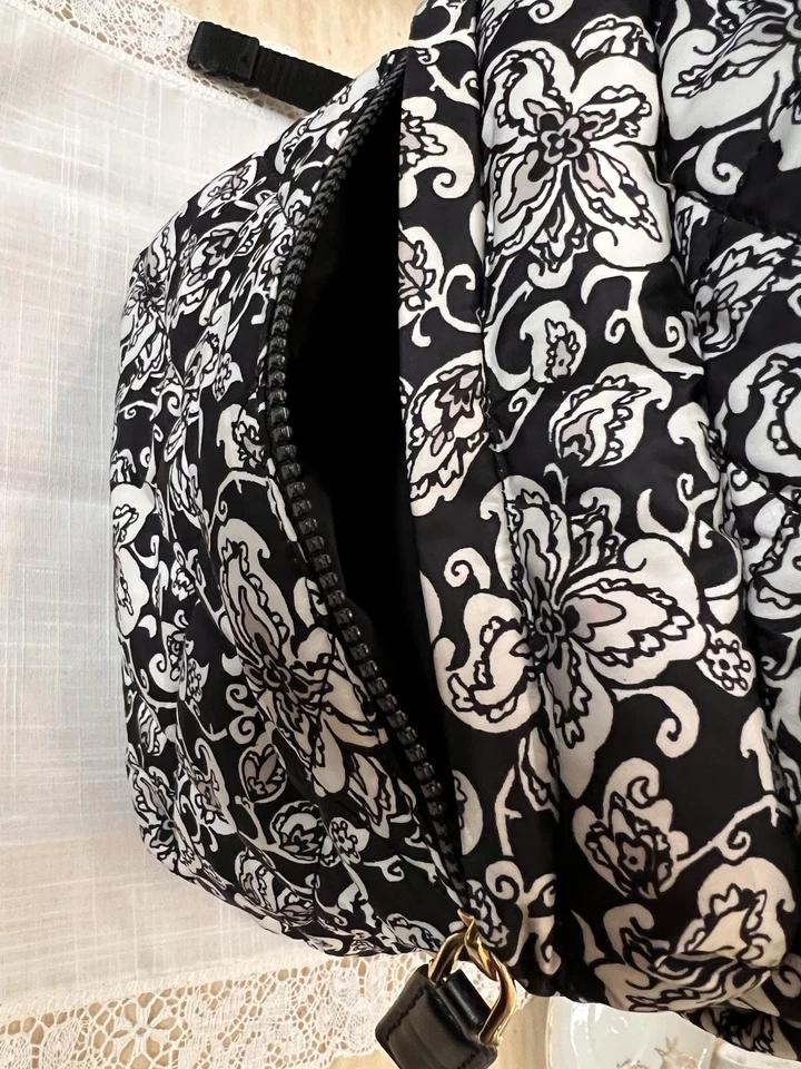 Mochila negra con patrón floral Marc Jacobs Foto 4 de 4