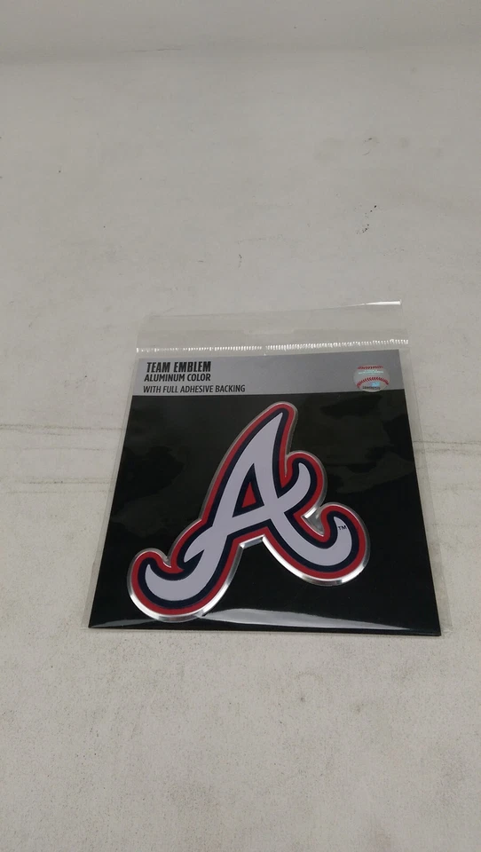 Nuevo 1 marco de matrícula cromado y 1 emblema de calcomanía de aluminio MLB Atlanta Braves Foto 2 de 4