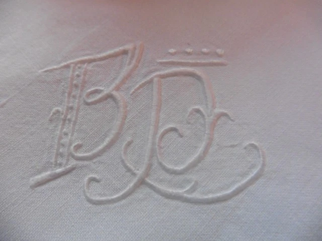 8 ANCIENNES SERVIETTES DE TABLE COTON BLANC"BD"COURONNE MAIN 54X48 CM - Photo 3/4
