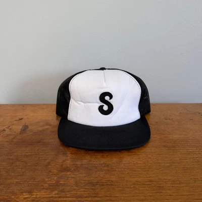 Vintage S Mesh Baseball Hat — 80s Embroidered Letter Snapback - Bild 1 von 4
