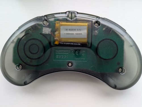 'Shadow' Sega Mega Drive Retro-Bit 8-Button Wireless Arcade Pad Controller 2.4G - Picture 5 of 6