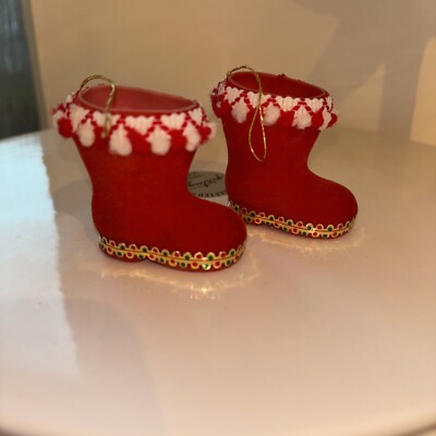 Vintage roter Weihnachtsmannstiefel beflockt Christbaumschmuck zum Aufhängen 5,5 cm hoch