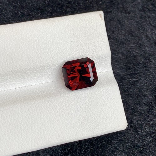 Beautiful Natural Dark Red Color Garnet 3.90 Carat Emerald Shape Excellent Cut - Picture 2 of 11