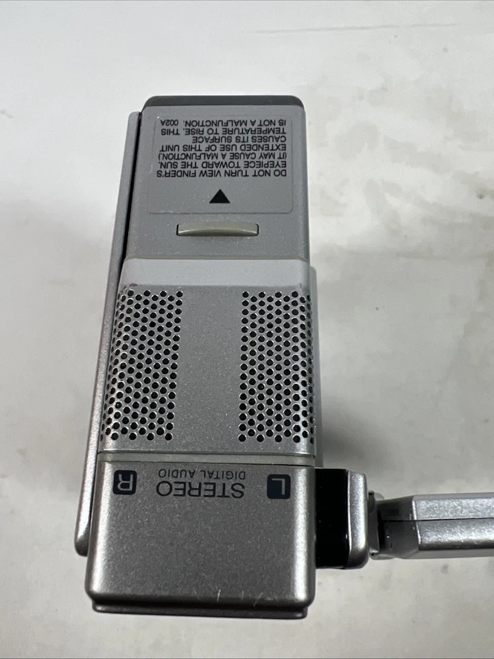 JVC GR-DVM70 Camcorder - Silver. Exceptional Condition For Age Untested - Image 2 of 4