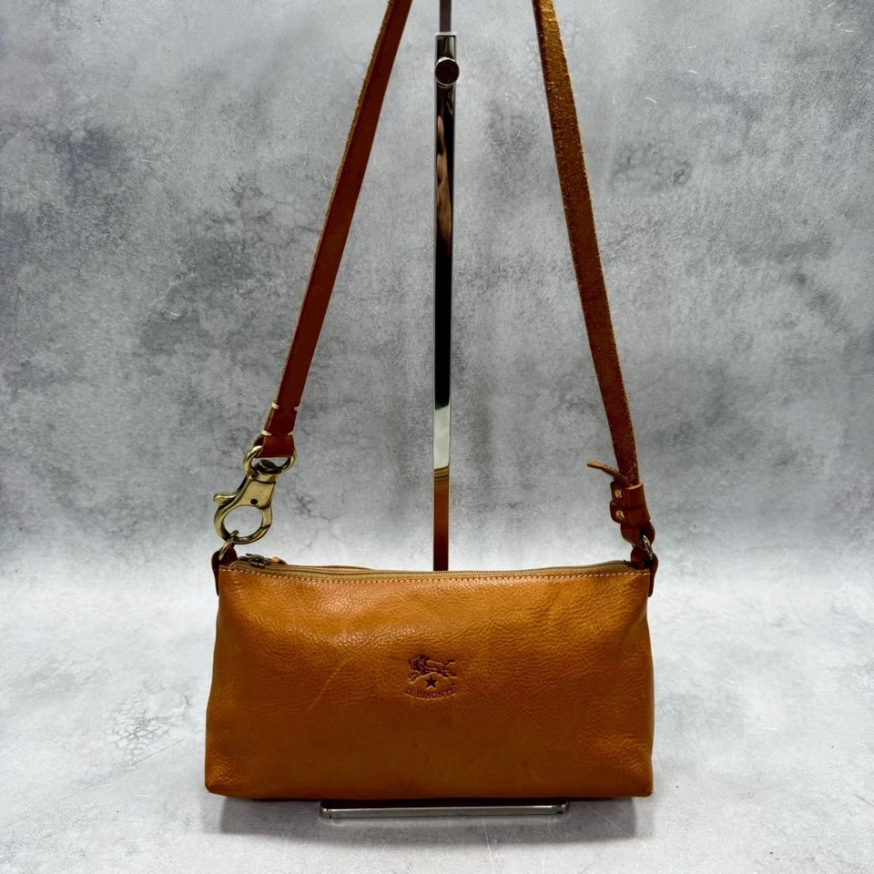 Bolso de hombro de cuero italiano IL BISONTE con logotipo y textura de grano suave Foto 2 de 4