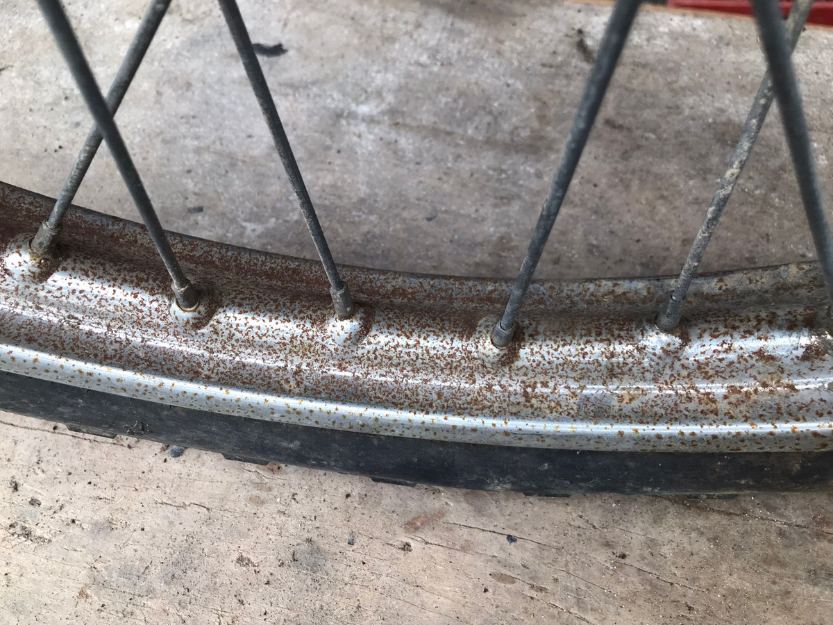 Roue Avant Moto 21 Pouces à Rayons Avec Tambour De Frein - Ancienne, à Restaurer, Occasion