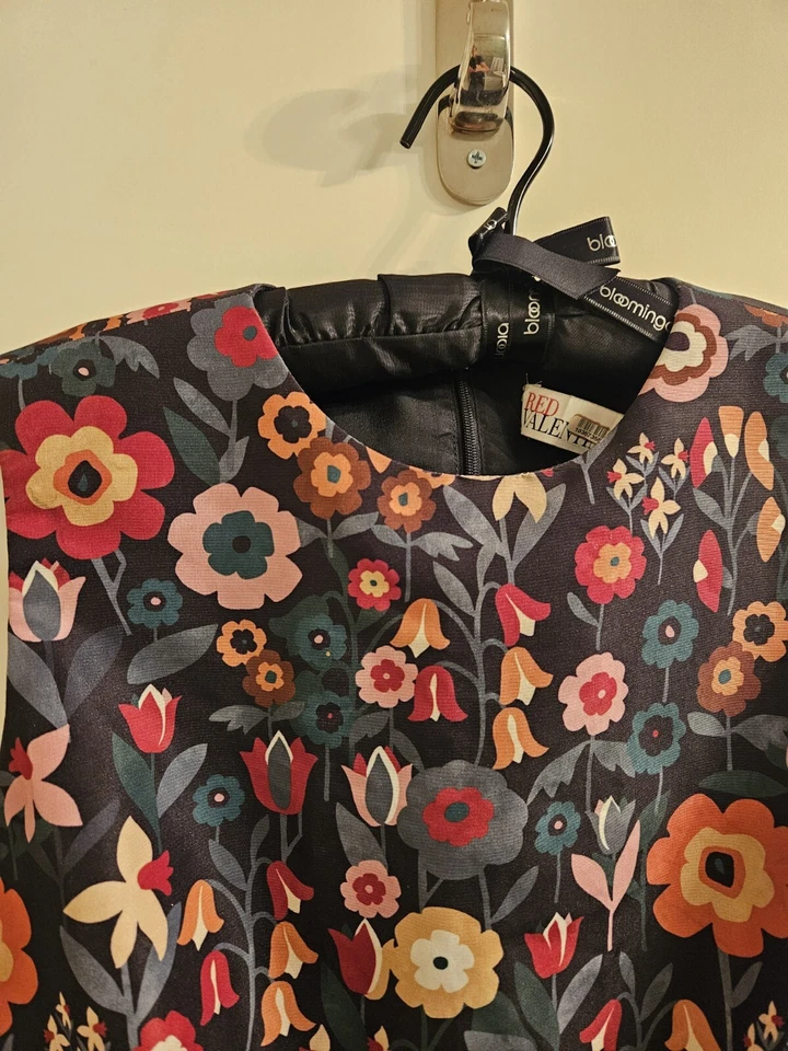 Valentino Red Floral Dress in Black Size 38 with Pockets Designer Valentino Spa - Image 2 of 4