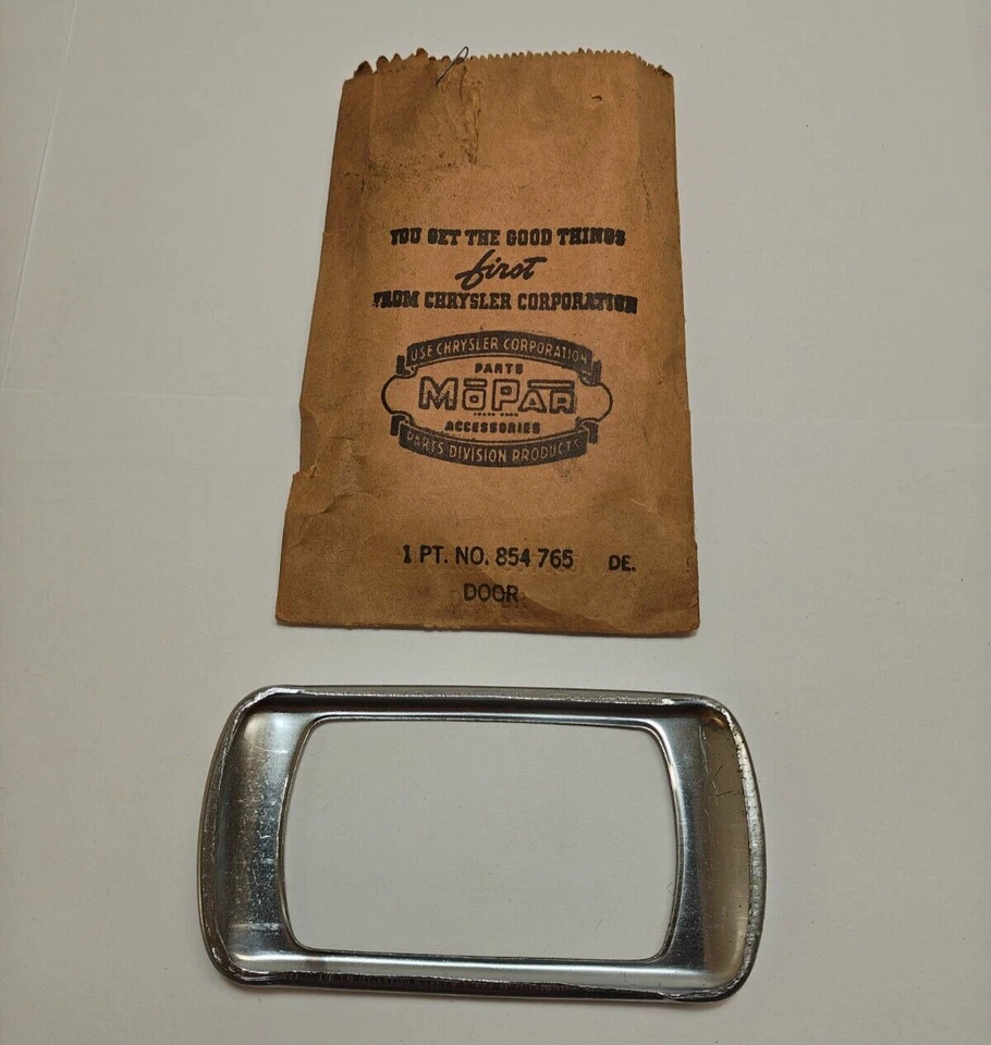 Luz trasera Plymouth P9 Roadking 1940 lente bisel cromado 854765 nuevo de lote Foto 4 de 4