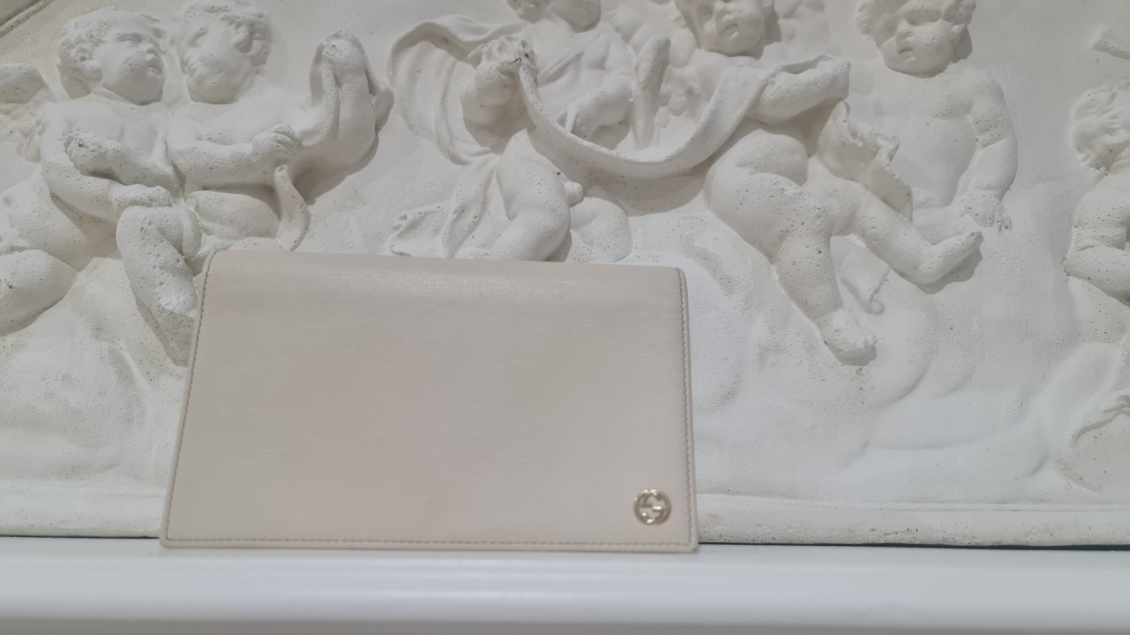 AUTHENTIC Gucci White Leather Interlocking GG Cro… - image 4