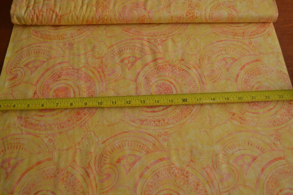 Por 1/2 yarda, amarillo floral sobre naranja Tonga Batik, Timeless Treasures/B7791, B795 Foto 2 de 4