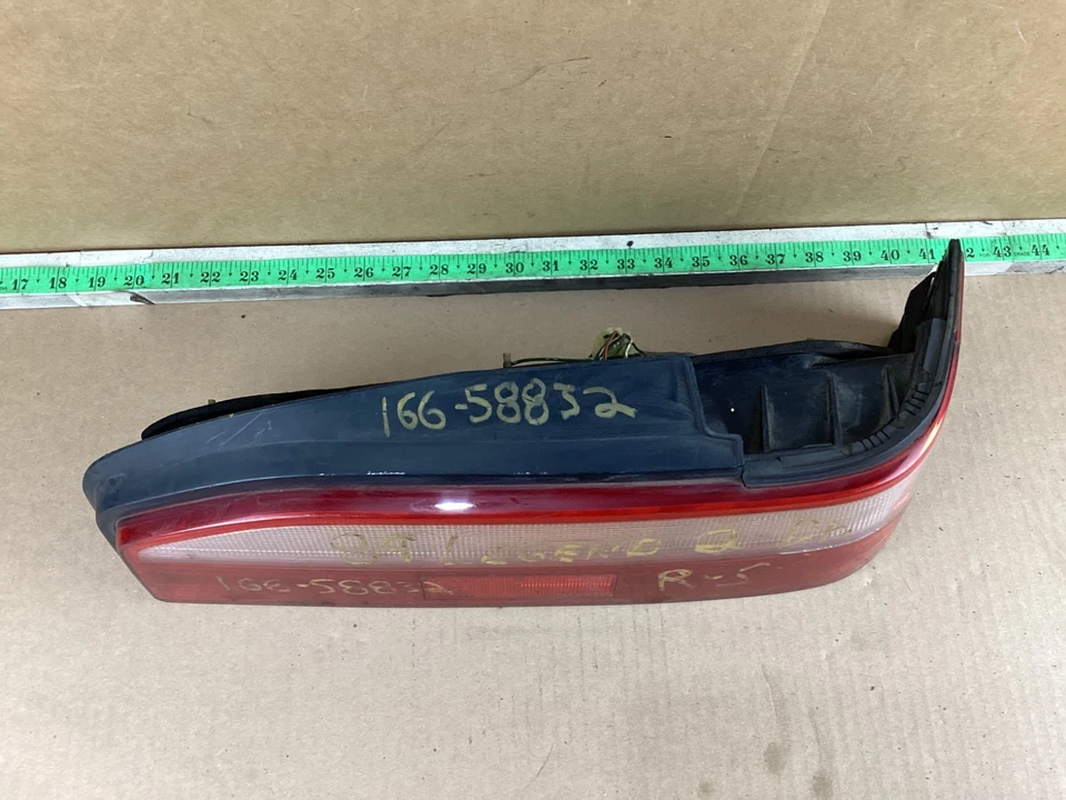Luz trasera derecha del lado del pasajero Acura Legend 1986-1989 OEM Foto 3 de 4