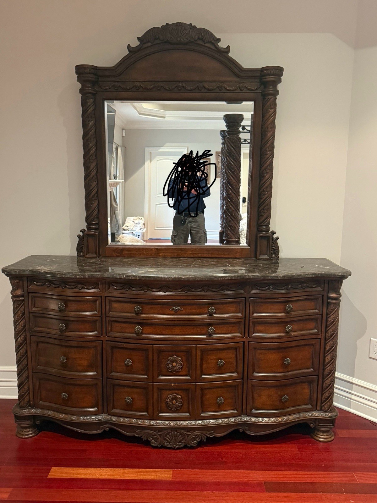 Used 4 Piece Bedroom Set In King Size