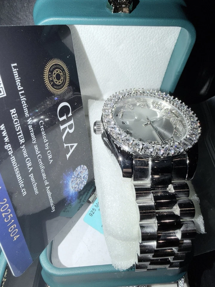 Fecha de día de acero inoxidable de 9,8 quilates, certificación de diamante de laboratorio y caja Foto 2 de 4