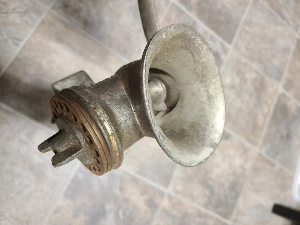 Vintage keystone Universal Meat Grinder No 20 Hand Crank Table Mount Antique - Image 4 of 4