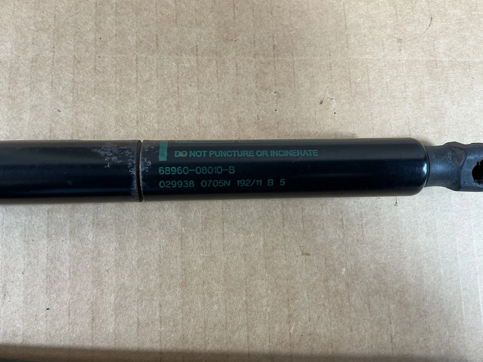 Juego de 2 puntales de cilindro de soporte de puerta levadiza trasera Toyota Sienna 2011-2020 OEM Foto 4 de 4