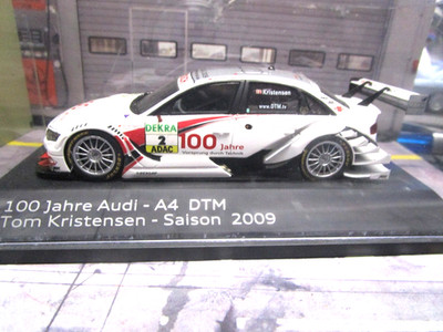 AUDI A4 DTM 2009 Tourenwagen #2 Kristensen 100 Jahre SP defekt ! Minichamps 1:43