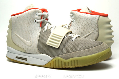 NIKE AIR YEEZY 2 USED SIZE 13 WOLF GREY PURE PLATINUM 508214-010