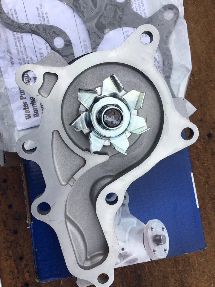 NUEVA bomba de agua del motor Carquest Premium: con junta T2302 Toyota 2.7,2.4,2.5 Foto 3 de 4