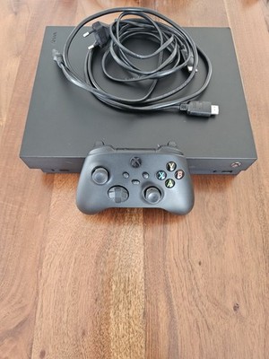 Xbox One X Konsole   guter Allgemeinzustand   voll funktionsfähig