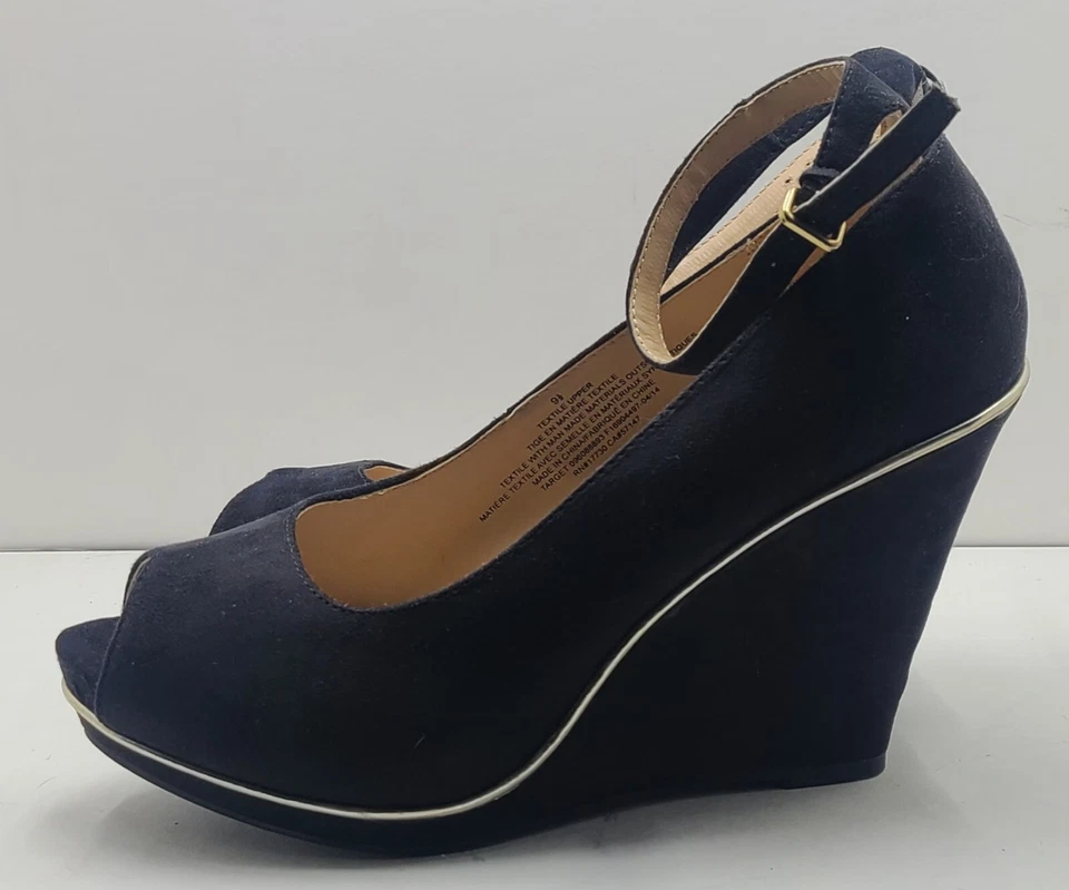 EUC Mossimo Womens Sz 9.5 Black Gold Strip Suede Wedge Peep Toe Heel Ankle Strap - Image 4 of 4