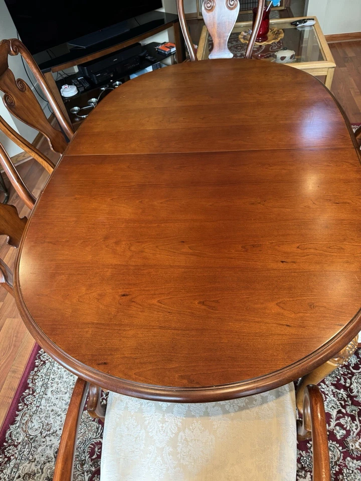 Stunning Thomasville Cherry Wood Dining Set - Image 3 of 4