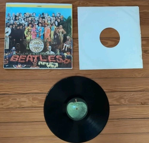 Beatles Sgt Pepper's Lonely Hearts Club Vinyl Record Apple Records SMAS-2653